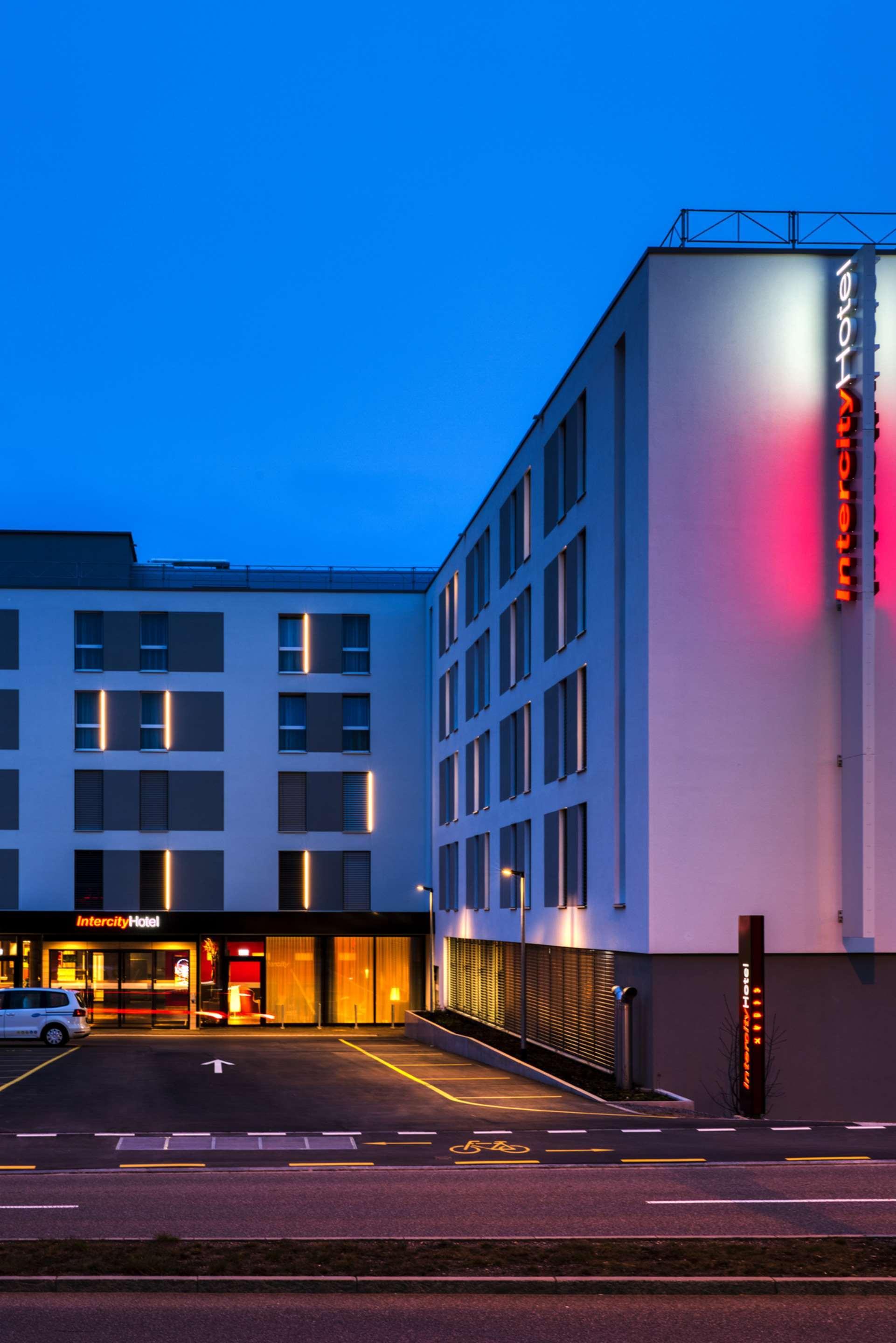 Intercityhotel Zurich Airport รุมลัง ภายนอก รูปภาพ